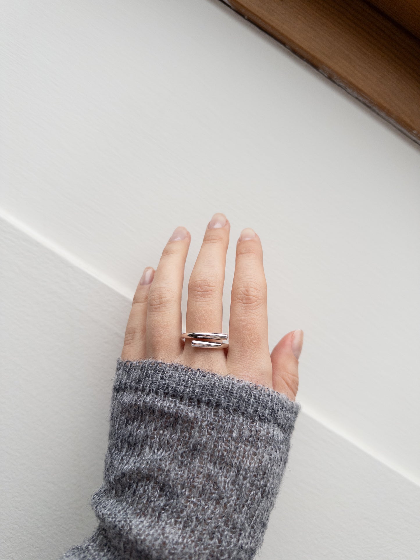  Prsten Trubičky, kovový, nastavitelná velikost, minimalistický a stylový doplněk
 Tubes ring, metal, adjustable size, minimalist and stylish accessory