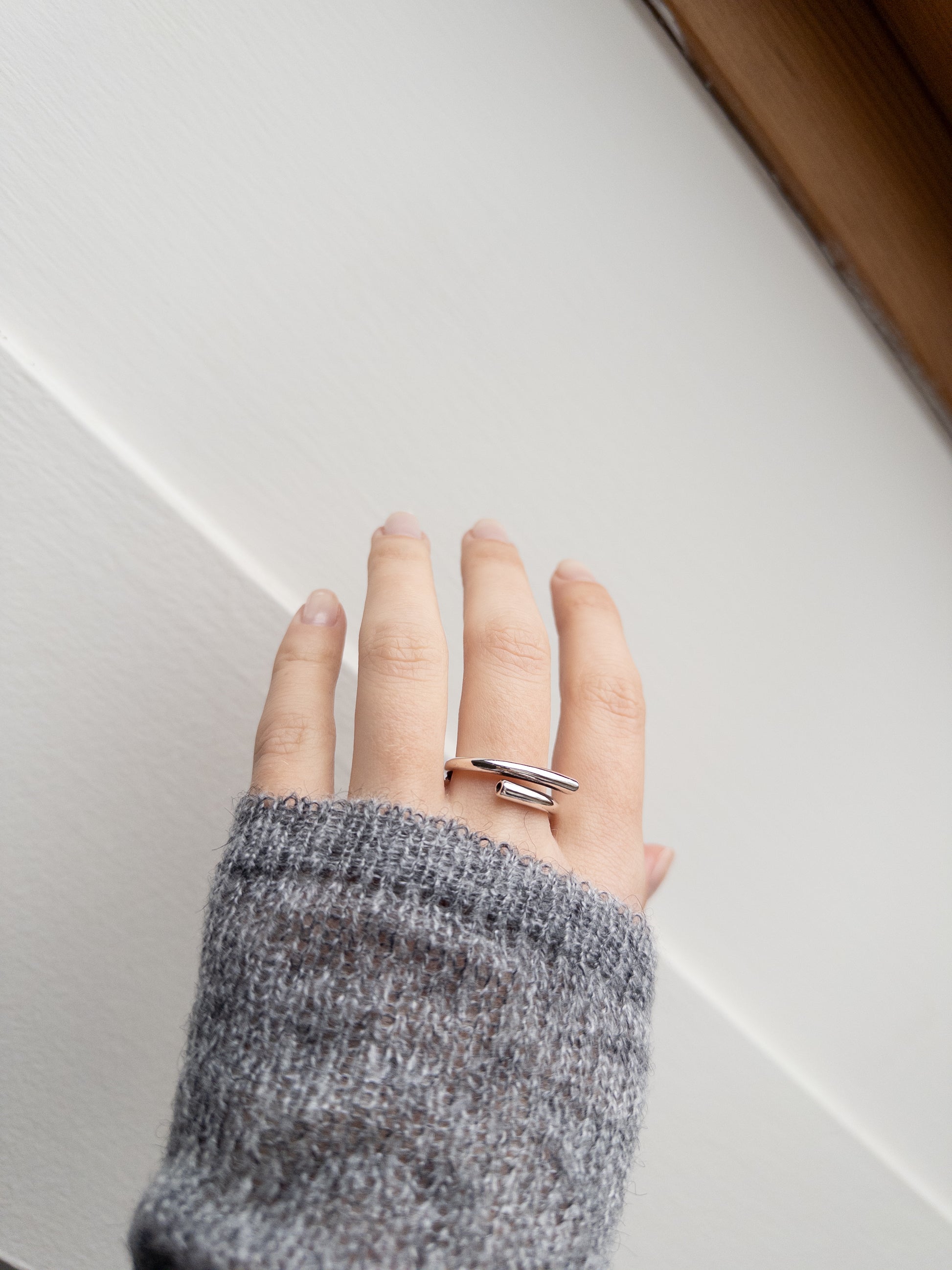  Prsten Trubičky, kovový, nastavitelná velikost, minimalistický a stylový doplněk
 Tubes ring, metal, adjustable size, minimalist and stylish accessory