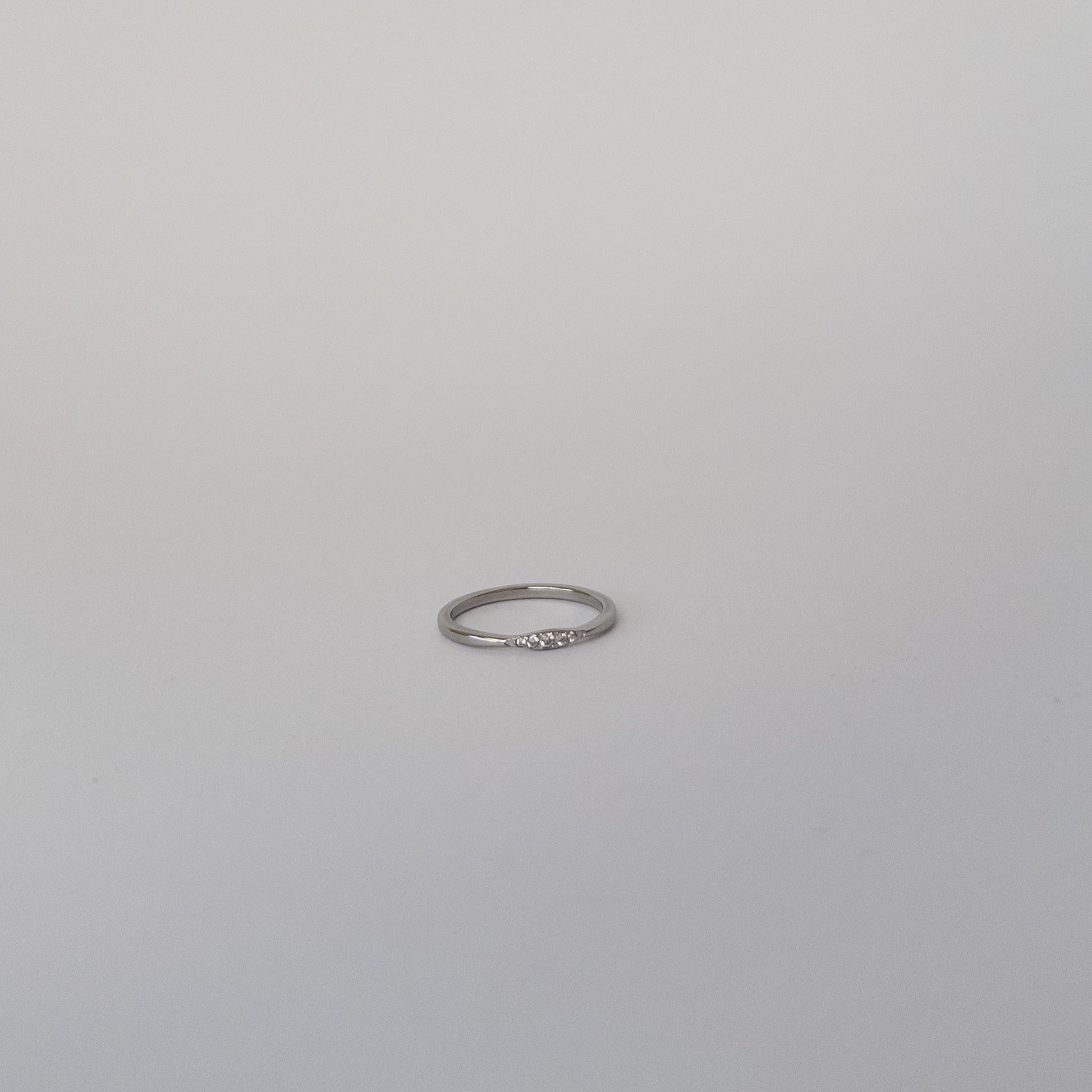 Prsten se zirkonem, nerezová ocel, voděodolný, elegantní a zářivý doplněk
Alt text (English): Zircon ring, stainless steel, waterproof, elegant and sparkling accessory